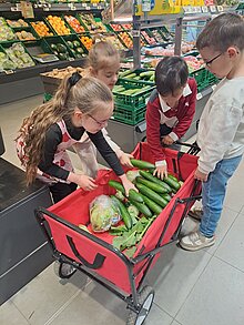 Foto Kinder beim Einkauf
