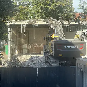 Weg ist die Turnhalle, hier entsteht gerade das Fundament des Neubaus, Bauabschnitt 1 mit unserer Mensa.